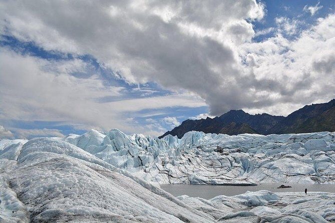 Matanuska Glacier Winter Tour - Lunch with glacier views: warm up without losing the day